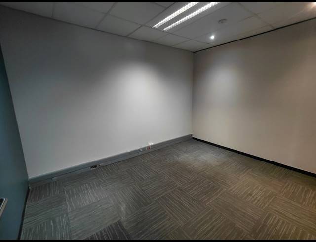 148M² OFFICE TO LET IN FOURWAYS GARDENS